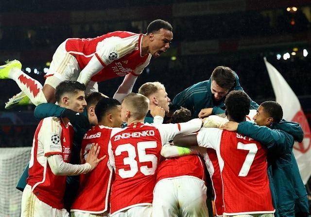 曼城主场大胜阿森纳,继续领跑积分榜保持不败 曼城主场大胜阿森纳,继续领跑积分榜保持不败