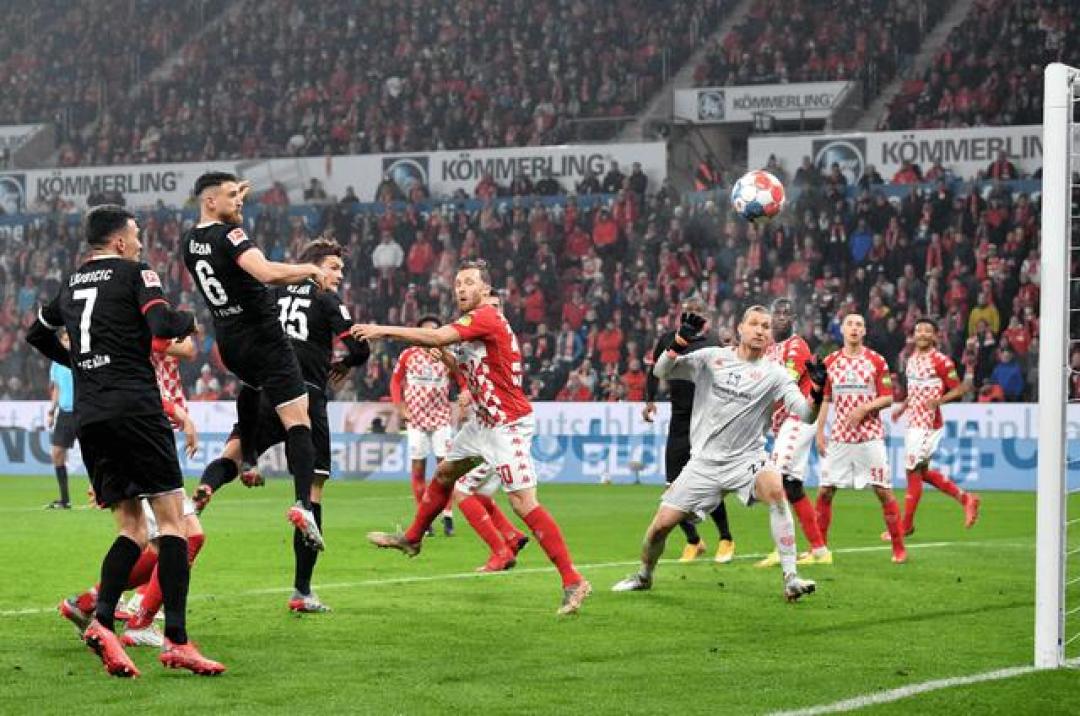 弗莱堡主场惊险获胜,冲击联赛前列!的简单介绍 弗莱堡主场惊险获胜,冲击联赛前列!的简单介绍