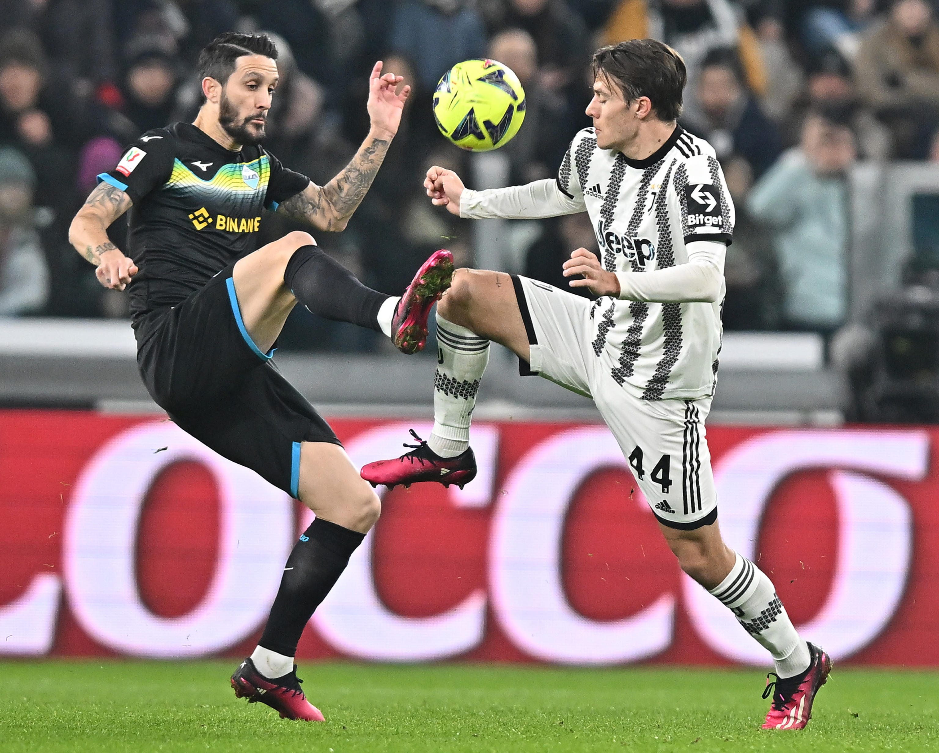 意大利足球赛场上的亮点瞬间 意大利足球赛场上的亮点瞬间