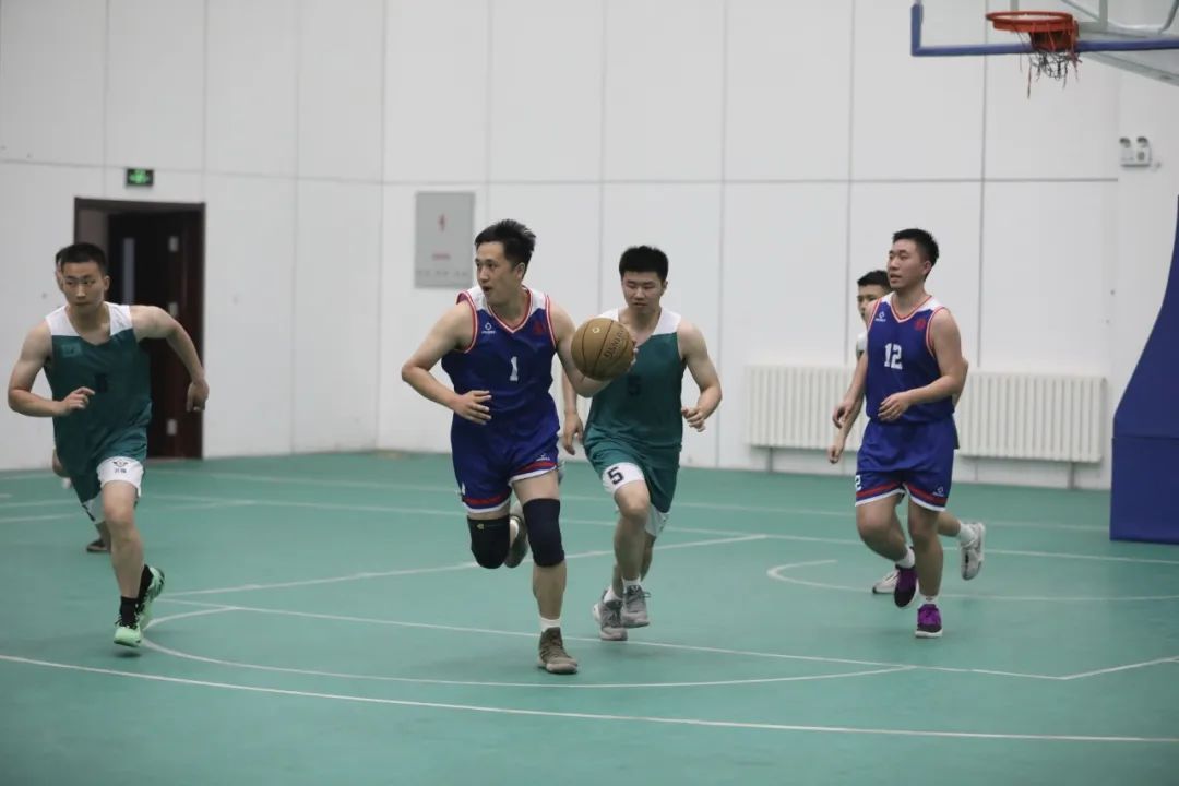 关于年轻球员争相表现,团队作战效果尽显的信息 关于年轻球员争相表现,团队作战效果尽显的信息