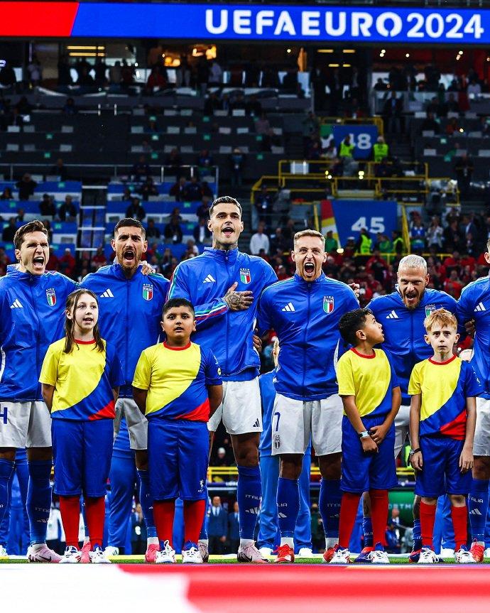 巴塞罗那中场控制比赛,助意大利队晋级 巴塞罗那中场控制比赛,助意大利队晋级