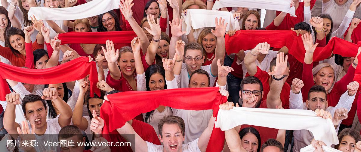 山东苦战四场晋级半决赛,球迷欢呼雀跃 山东苦战四场晋级半决赛,球迷欢呼雀跃