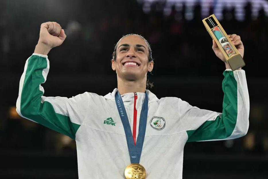 罗马尼亚拳击选手击败对手赢得金牌 罗马尼亚拳击选手击败对手赢得金牌