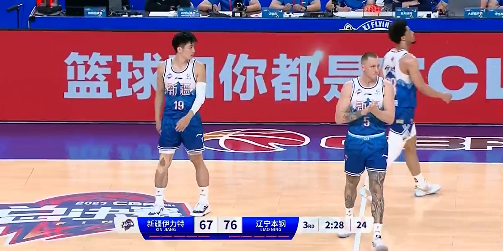 湖北男篮全员发威，以团队力量战胜对手