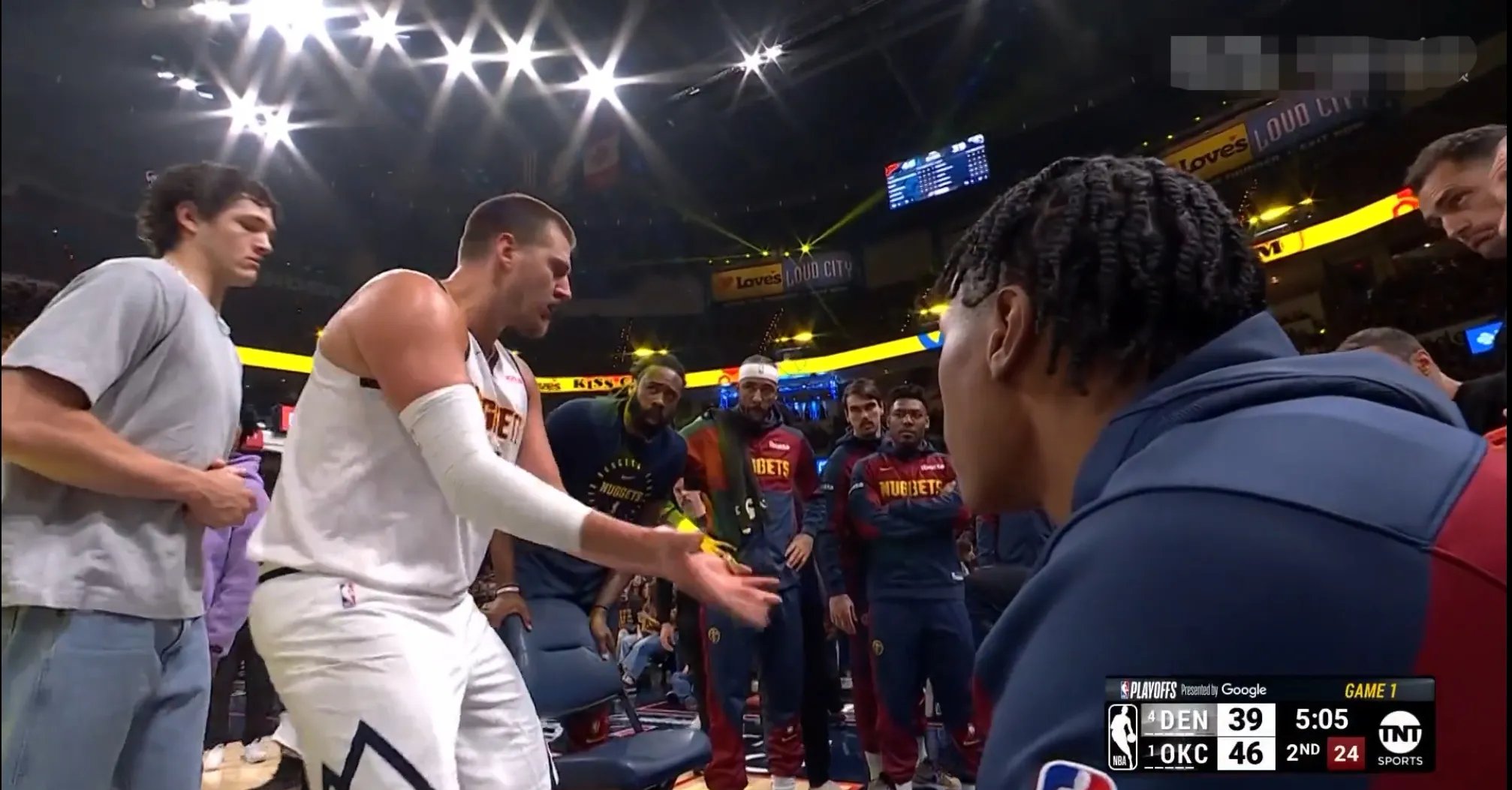 关于掘金前锋爆发，助球队连胜领跑西部的信息