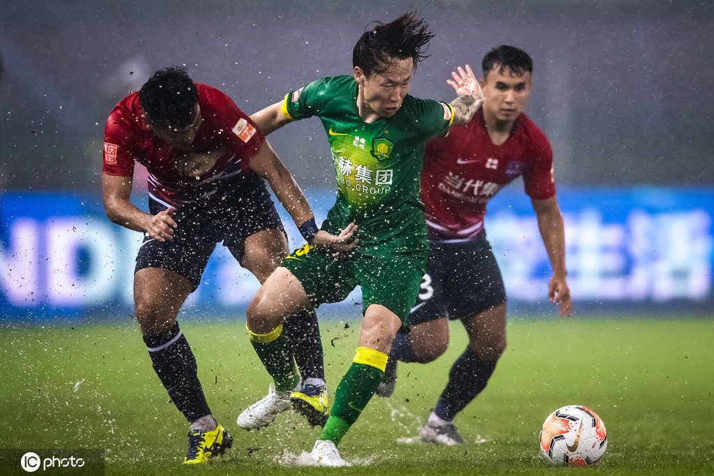 上港不敌恒大，中超争冠形势再起波澜
