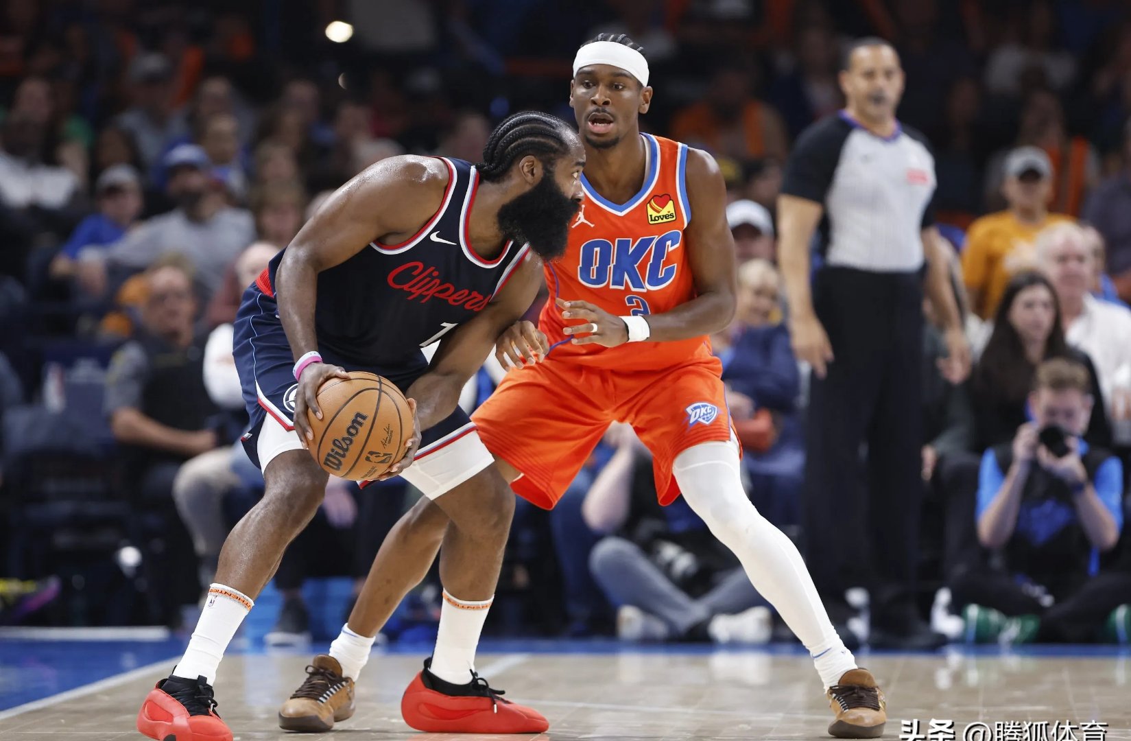 决战季后赛首轮过半,巨星对决精彩纷呈 决战季后赛首轮过半,巨星对决精彩纷呈