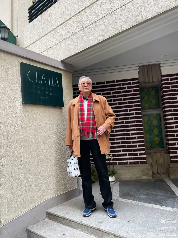 开拓者队主教练为队员树立楷模 开拓者队主教练为队员树立楷模