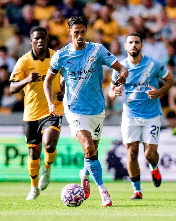 曼城3-0完胜热刺,继续保持英超领先优势 曼城3-0完胜热刺,继续保持英超领先优势