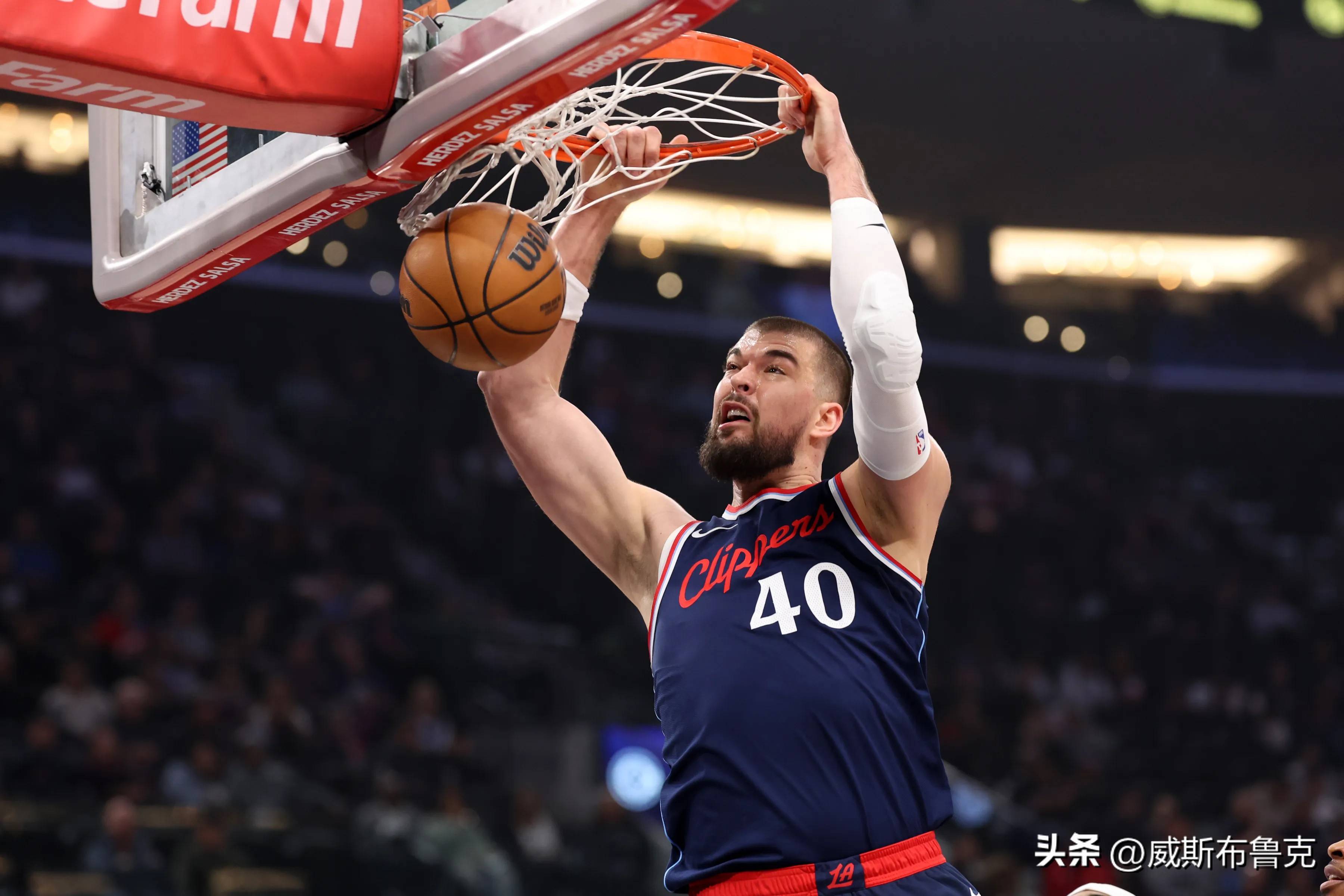 快船主场击败篮网,取得六连胜 快船主场击败篮网,取得六连胜