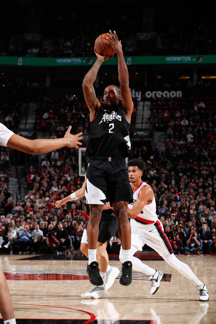 快船惜败开拓者，莱昂纳德贡献23分