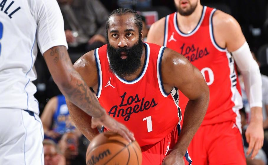 火箭主场惨败独行侠，哈登状态下滑球队落后