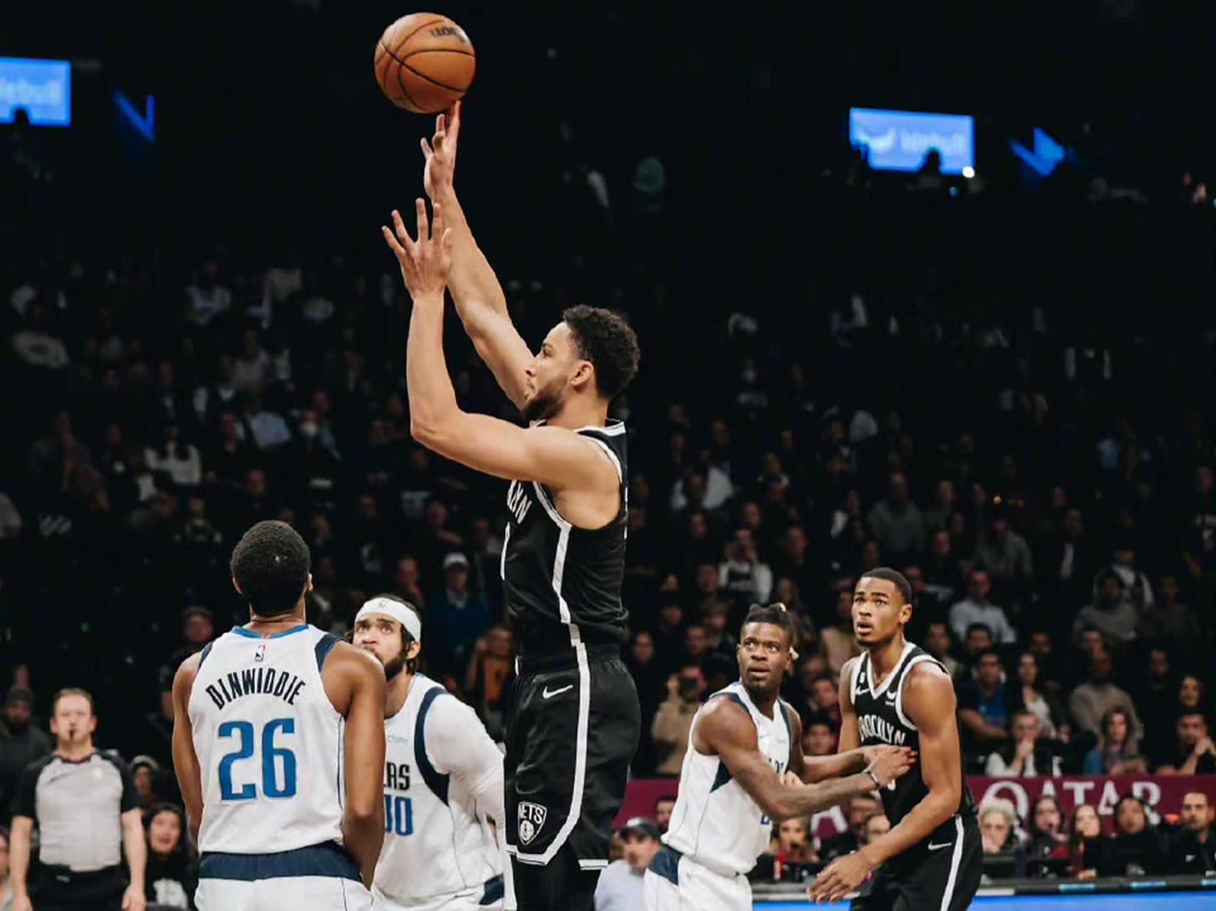 独行侠击败国王,西蒙斯关键绝杀 独行侠击败国王,西蒙斯关键绝杀