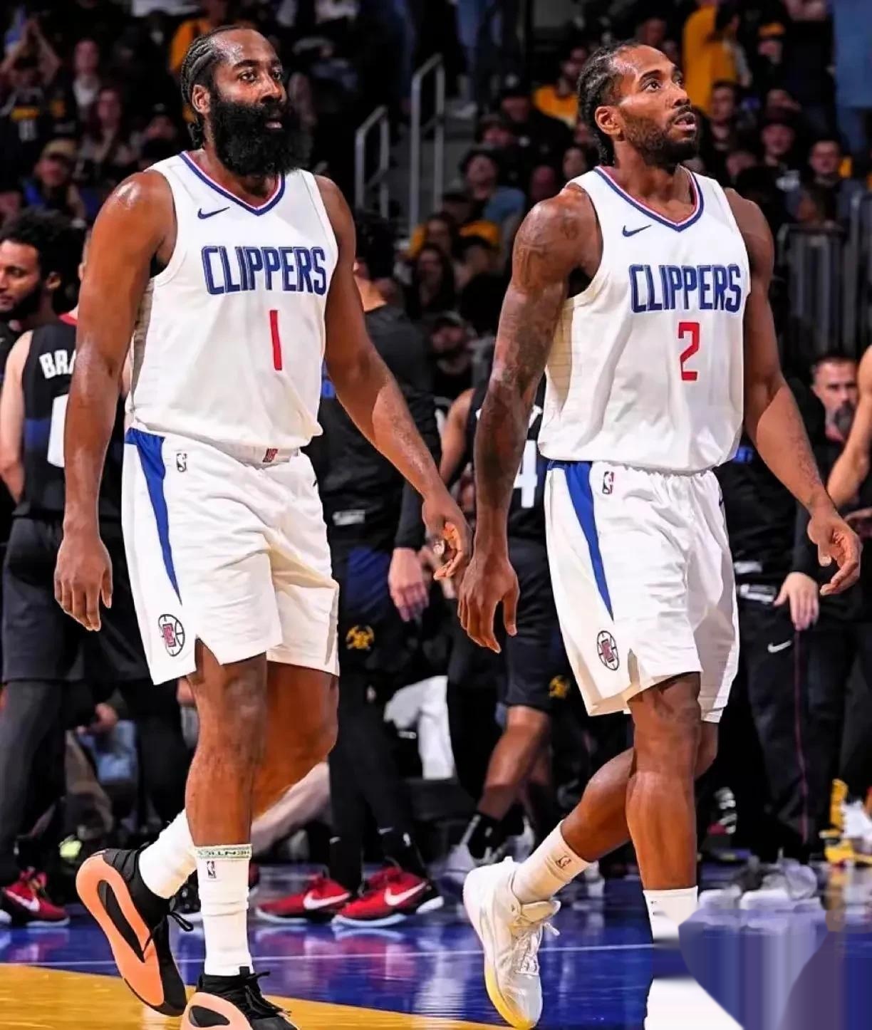 快船客场击败太阳,保持不败 快船客场击败太阳,保持不败