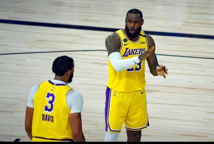 湖人战胜热火，詹姆斯展现神助攻